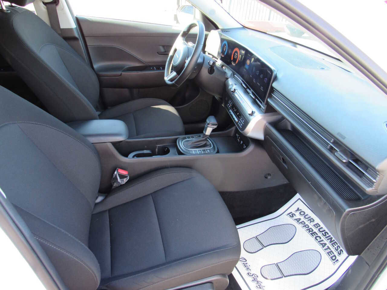 Used 2025 Hyundai Kona SEL image 8