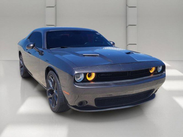 Used 2019 Dodge Challenger SXT w/ Blacktop Package RWD image 3
