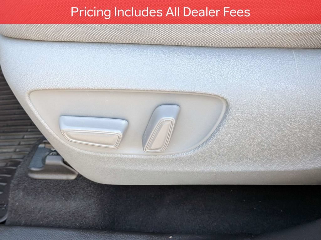 Used 2022 Toyota Highlander LE FWD image 21