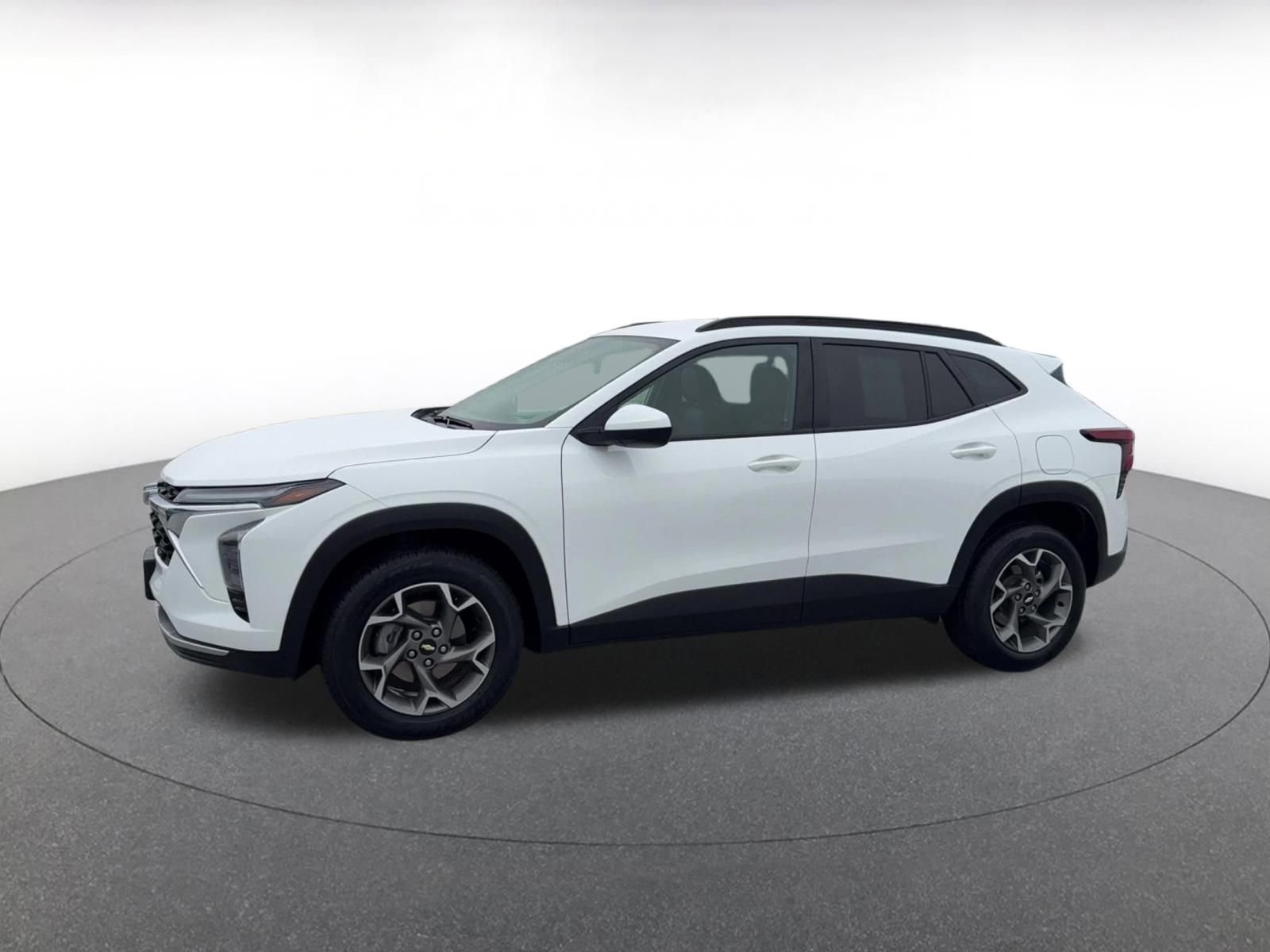 Used 2025 Chevrolet Trax LT image 8