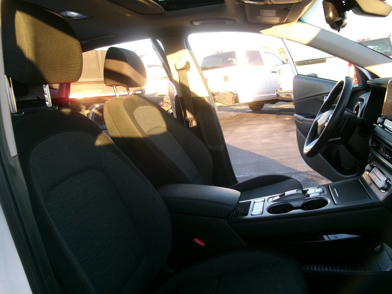 Used 2023 Hyundai Kona SEL image 23