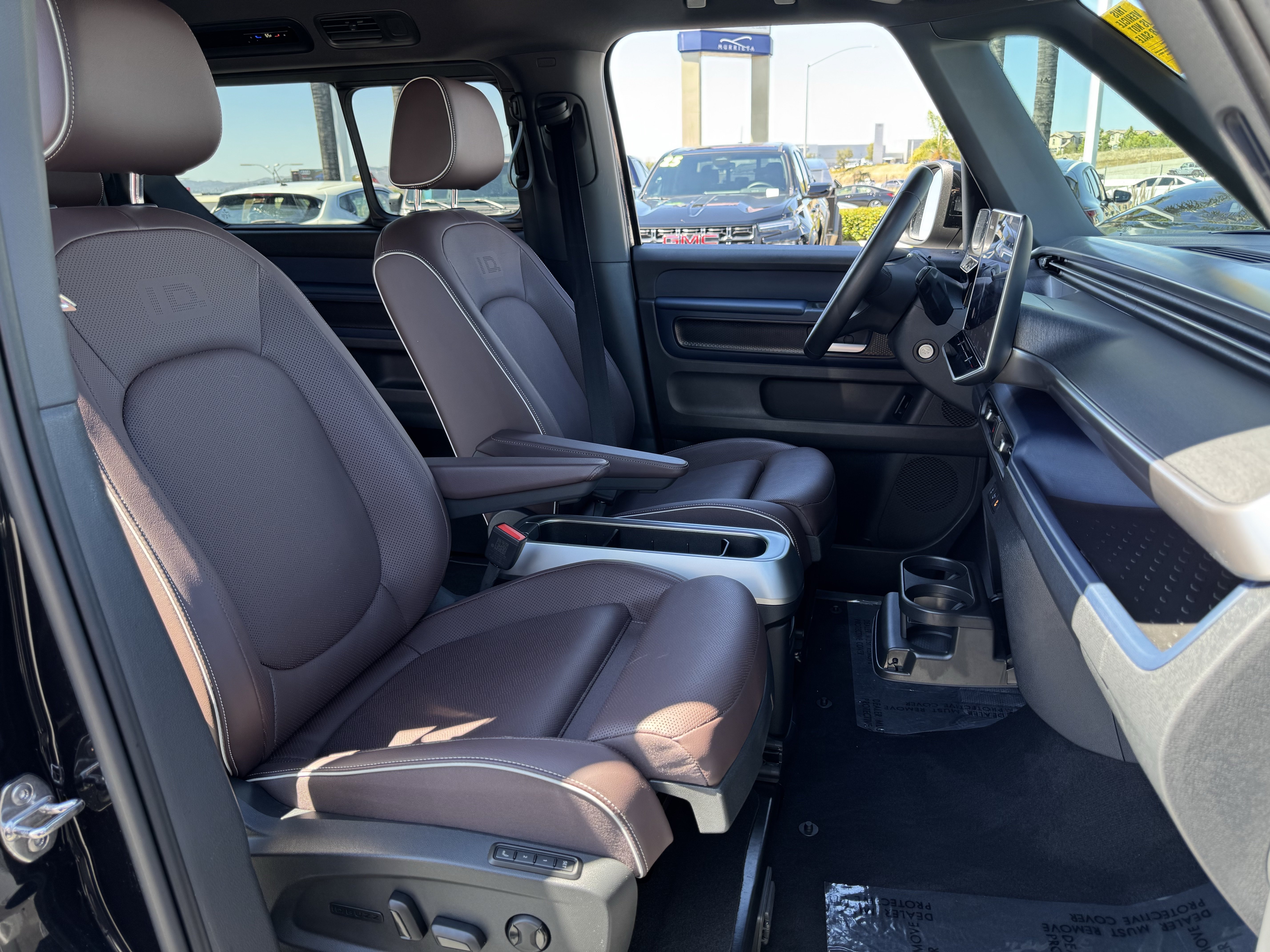 Certified 2025 Volkswagen ID. Buzz Pro S RWD image 33