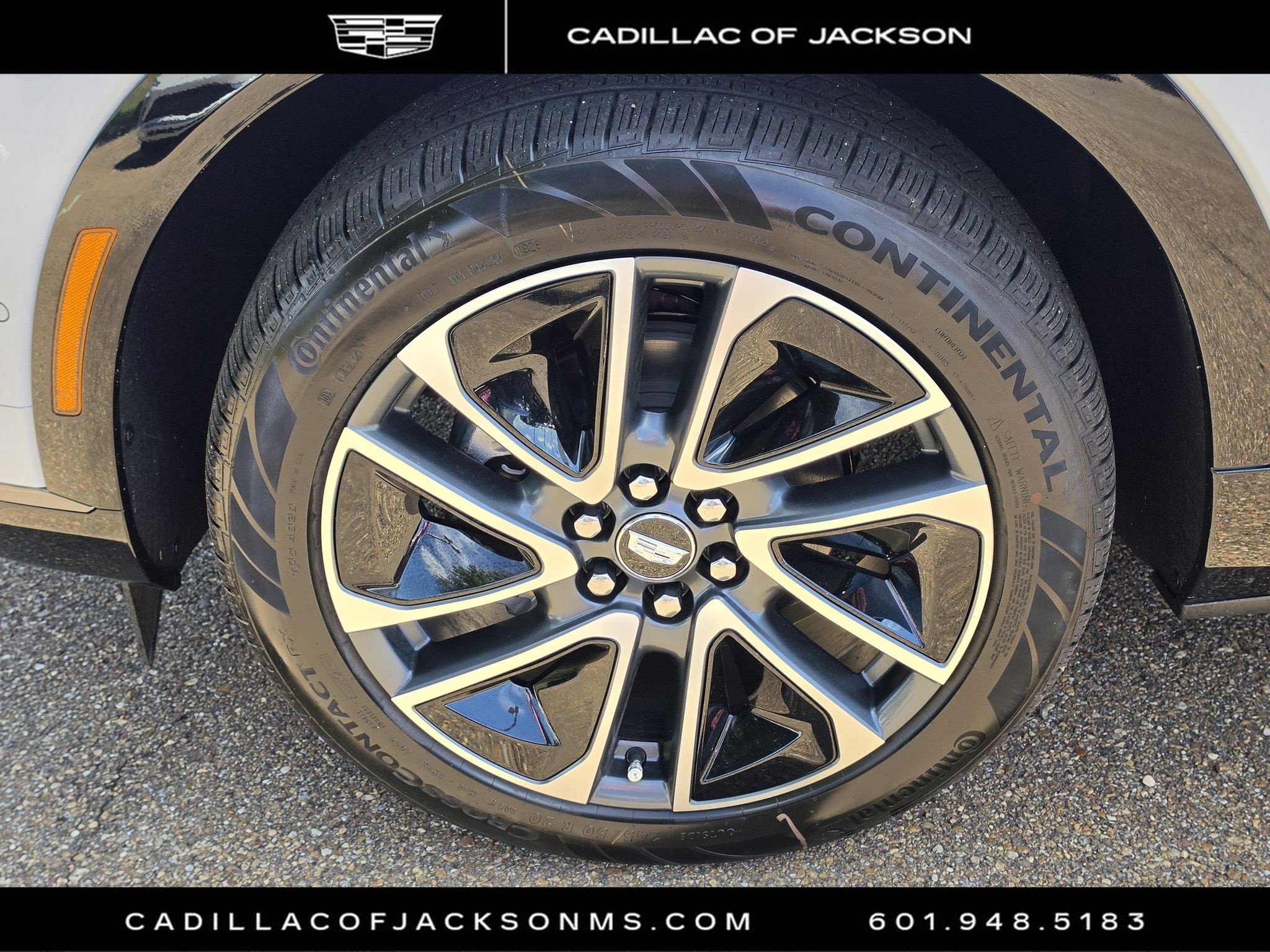 New 2027 Cadillac Optiq Sport w/ LPO, Floor Liner Package AWD/4WD image 24
