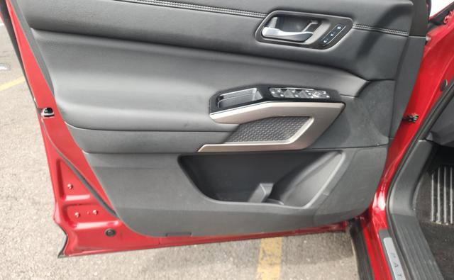 Used 2025 Nissan Pathfinder Platinum w/ Cargo Package image 8