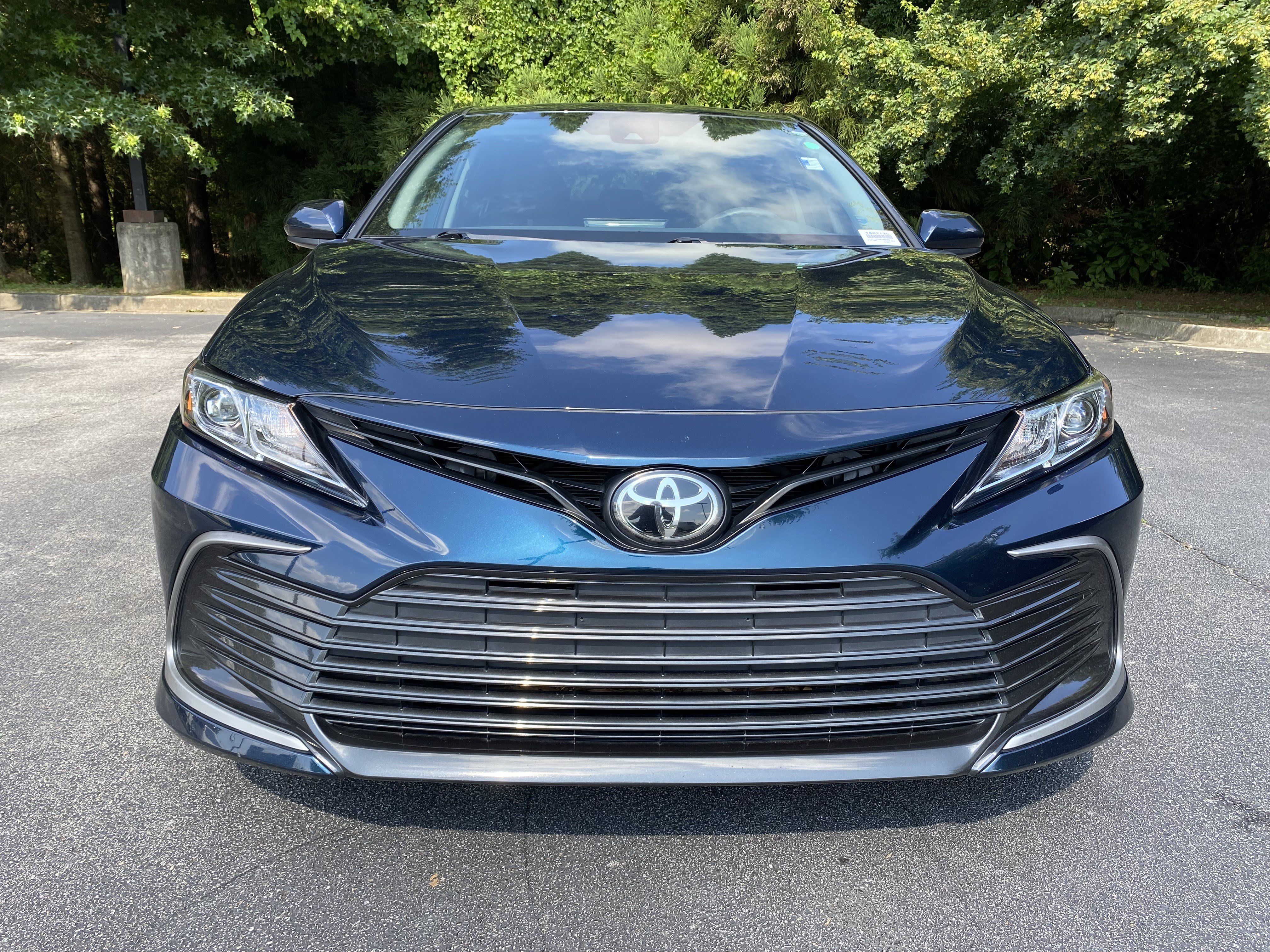 Used 2021 Toyota Camry LE FWD image 3