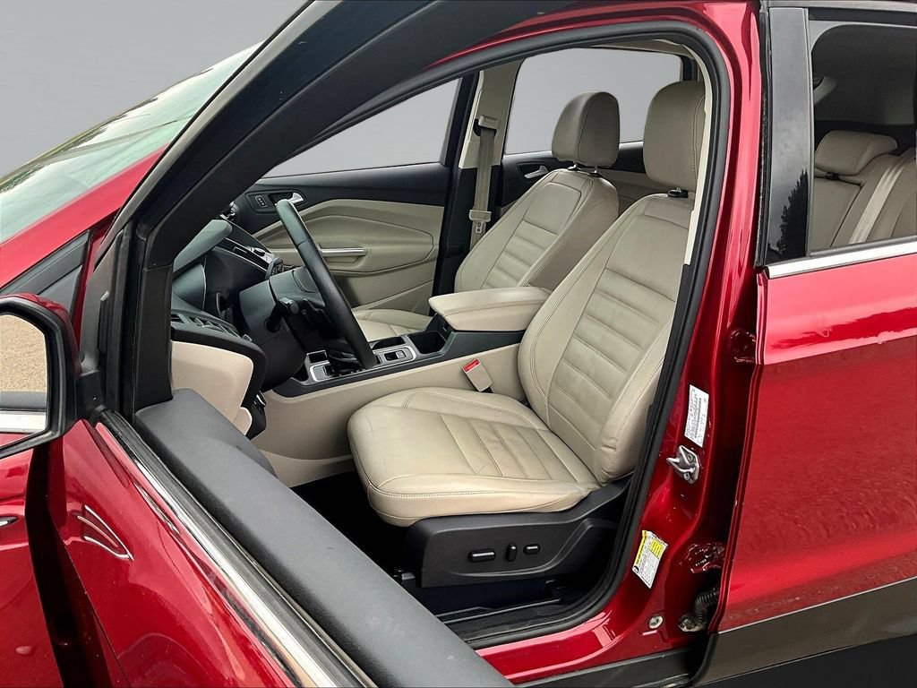 Used 2017 Ford Escape SE w/ SE Leather Comfort Package AWD/4WD image 23