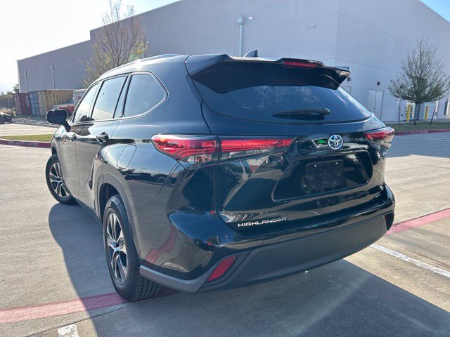 Used 2022 Toyota Highlander XLE FWD image 6
