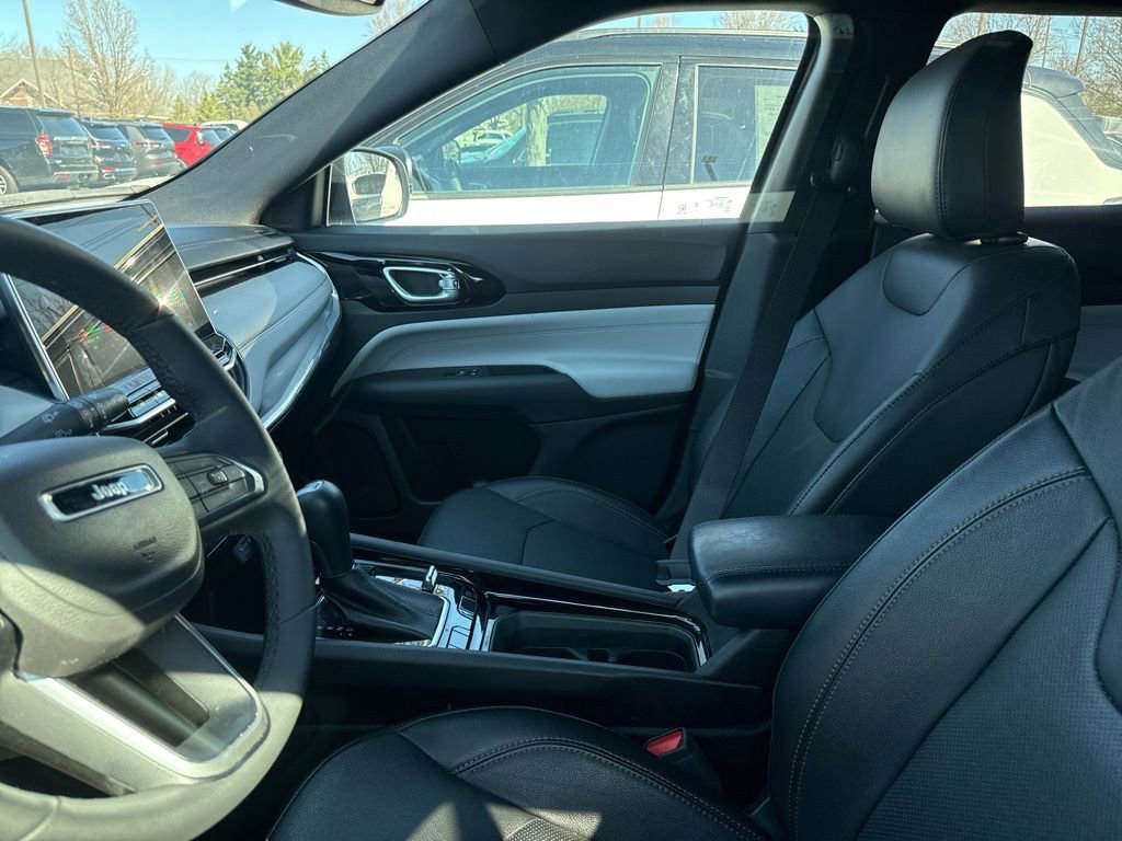 Used 2023 Jeep Compass Limited image 11