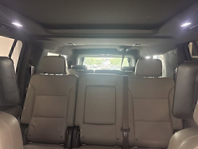 Used 2022 Chevrolet Suburban LT RWD image 17