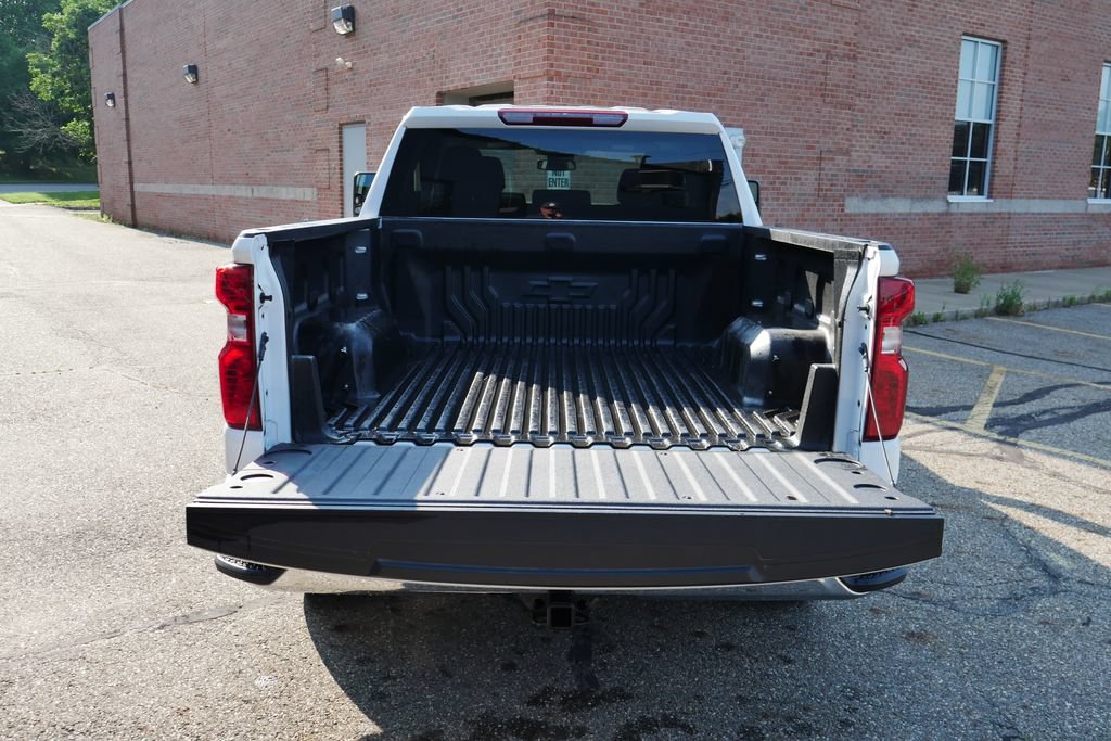 Used 2023 Chevrolet Silverado 1500 LT AWD/4WD image 7