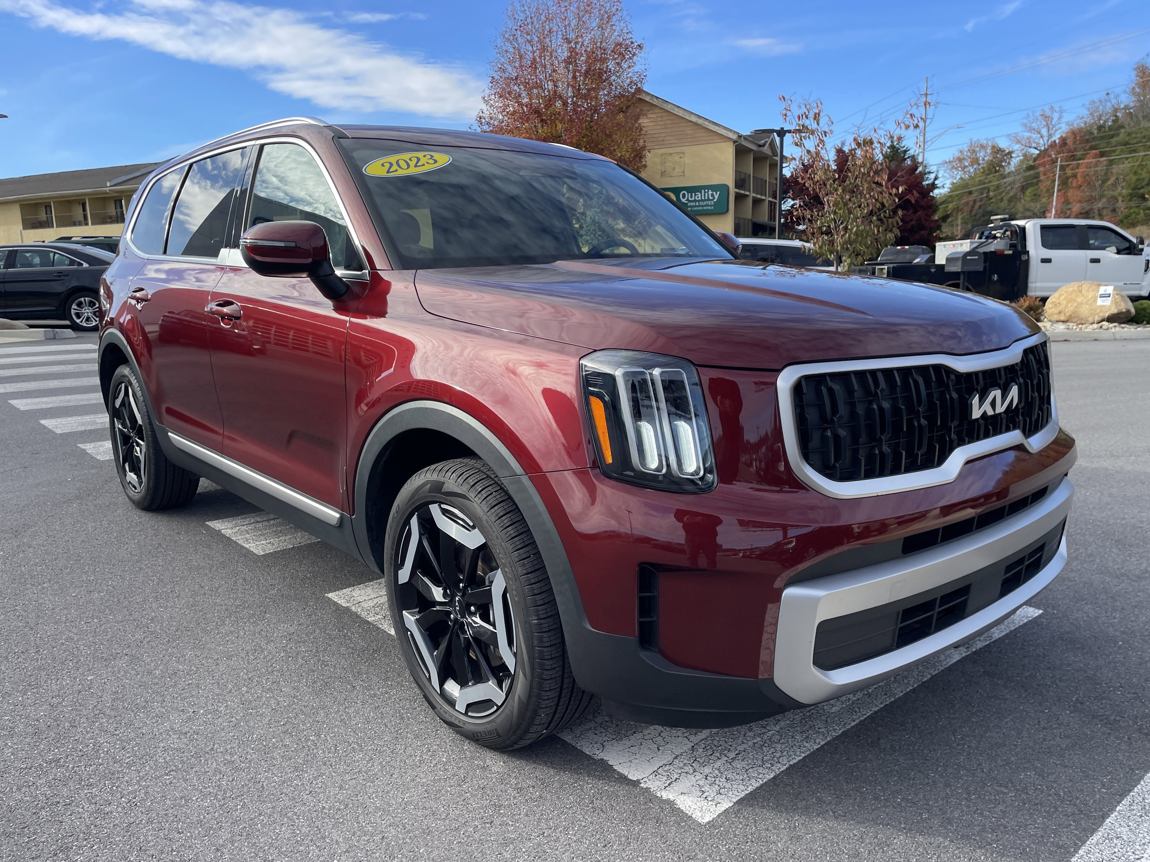 Used 2023 Kia Telluride EX w/ EX Captain's Chair Package image 3