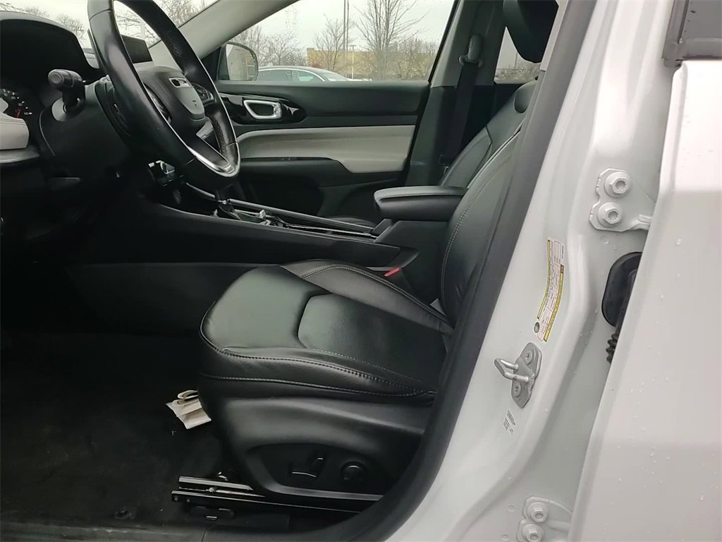 Used 2022 Jeep Compass Limited image 11