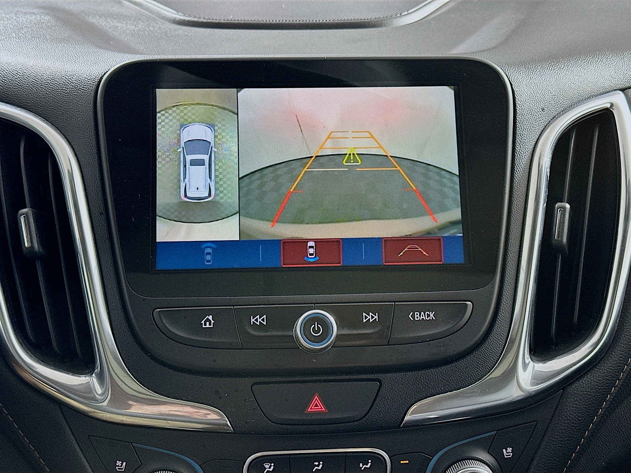 Used 2018 Chevrolet Equinox Premier FWD image 23
