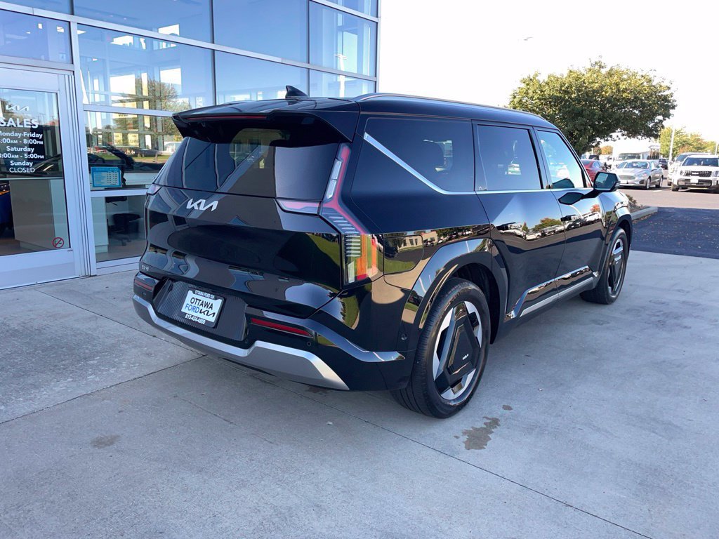 Used 2024 Kia EV9 Land AWD/4WD image 5