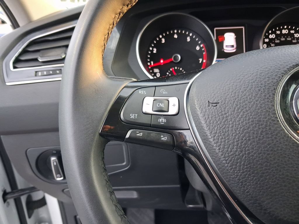 Used 2020 Volkswagen Tiguan SE FWD image 19