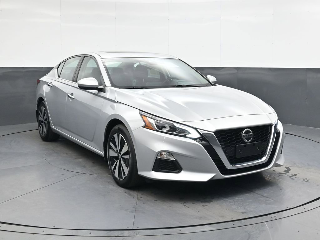 Used 2021 Nissan Altima 2.5 SV w/ SV Premium Package image 2