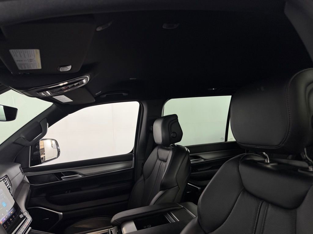 Certified 2025 Jeep Wagoneer L 4WD image 25