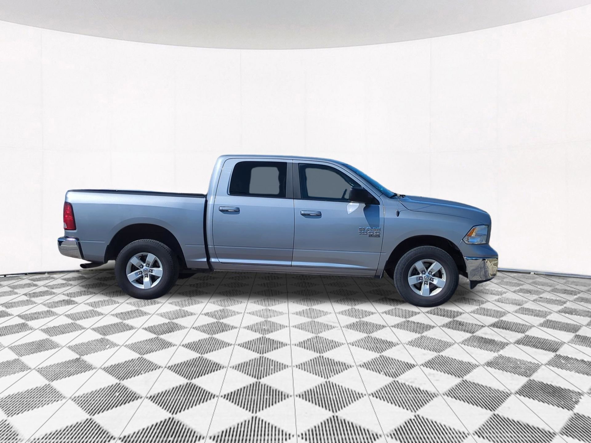 Used 2021 RAM 1500 Classic SLT image 7