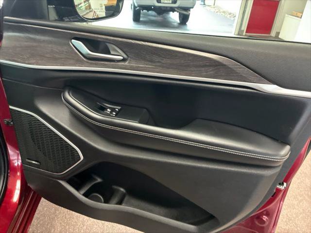 Certified 2023 Jeep Grand Cherokee 30th Anniversary AWD/4WD image 34