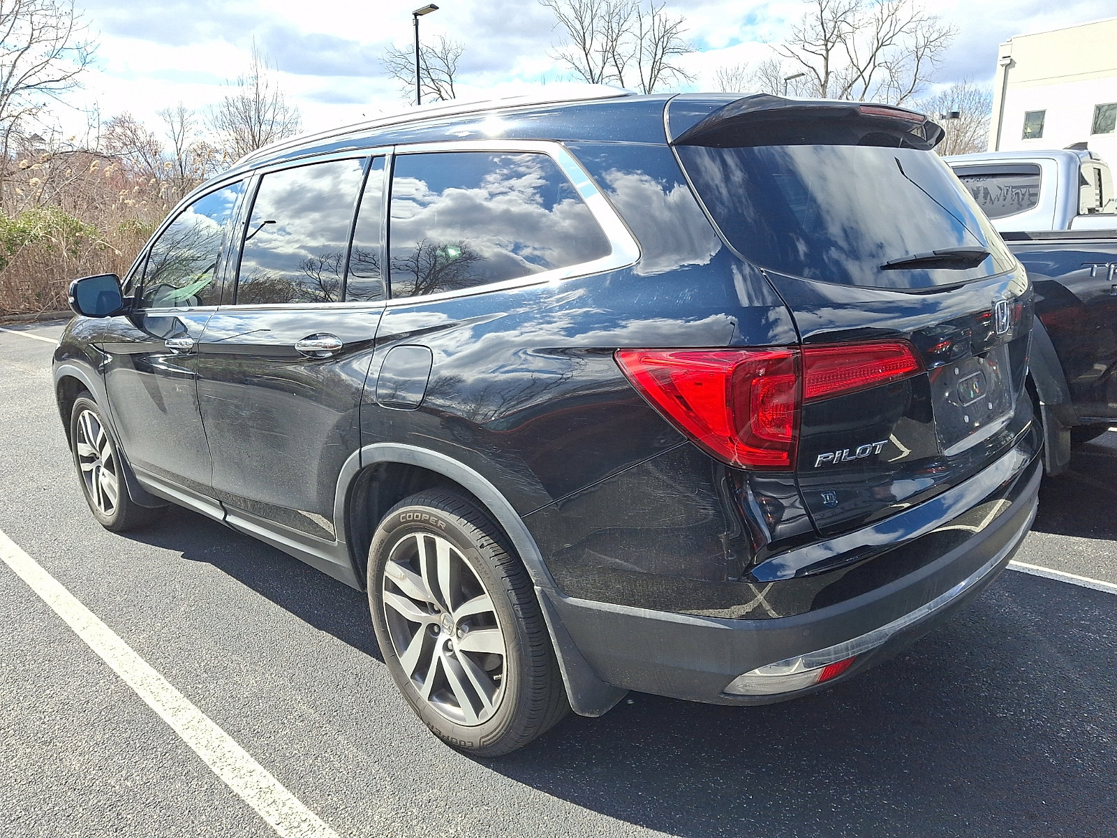 Used 2017 Honda Pilot Elite image 3