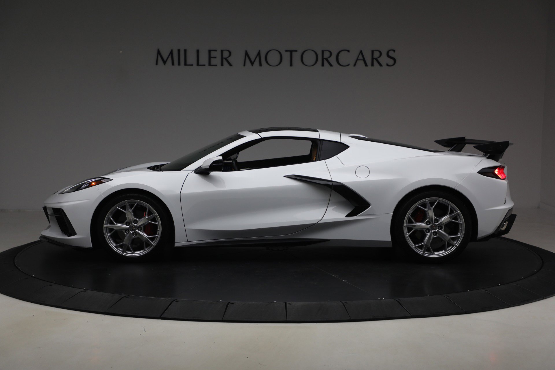 Used 2021 Chevrolet Corvette Stingray Preferred Cpe w/ Engine Appearance Package RWD image 3