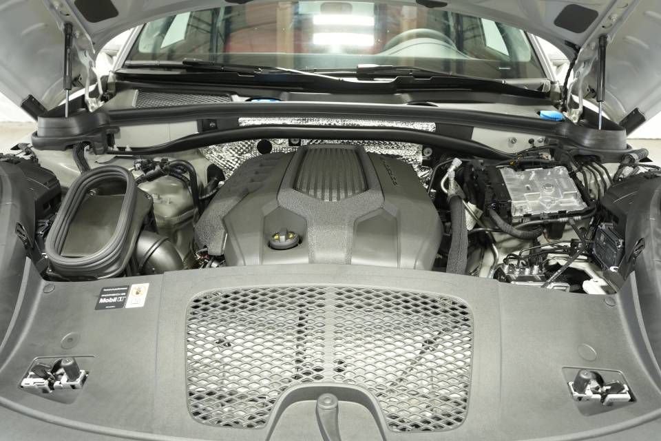 New 2026 Porsche Macan AWD/4WD image 30