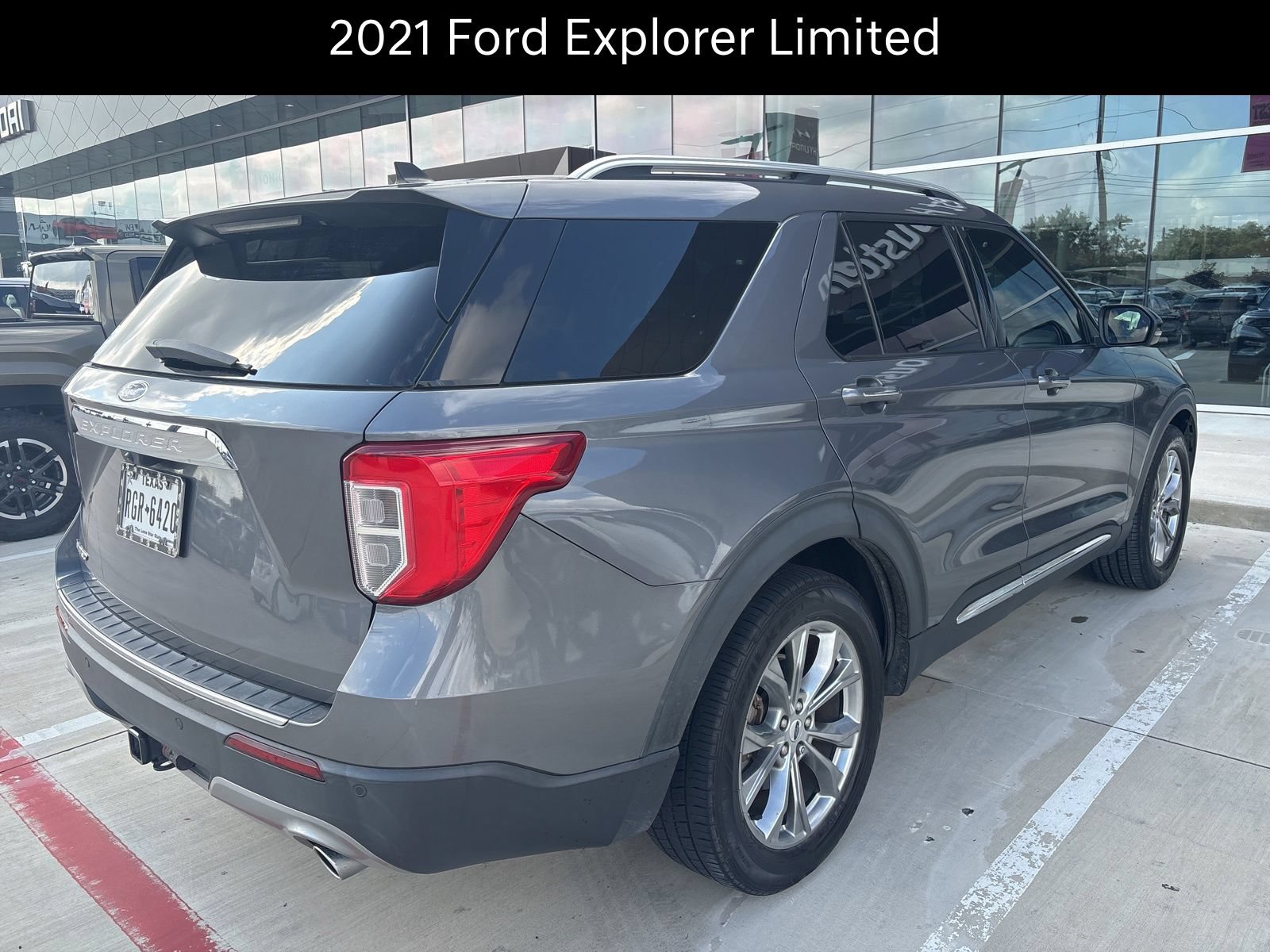 Used 2021 Ford Explorer Limited w/ Equipment Group 301A RWD image 2