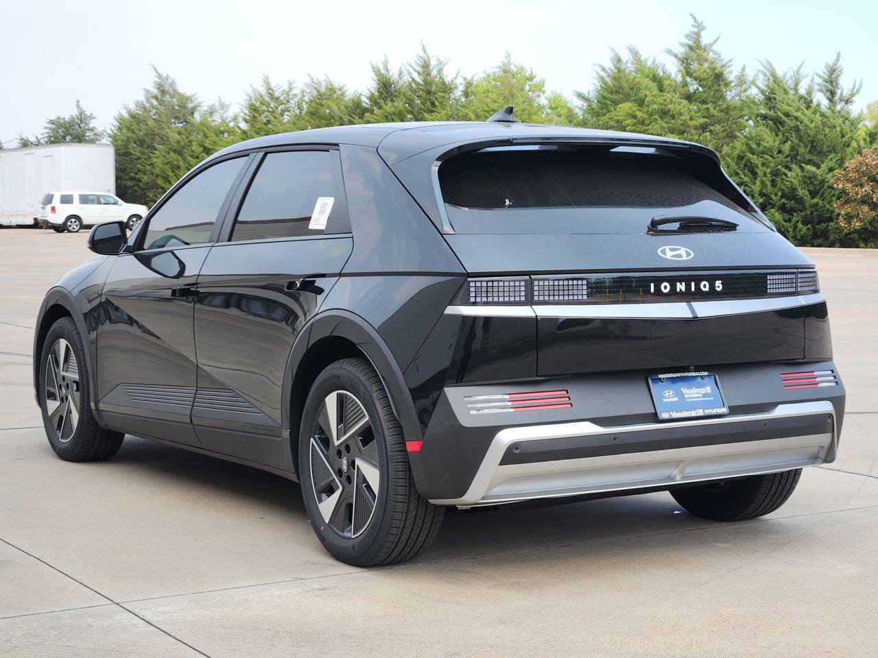 New 2027 Hyundai Ioniq 5 SE RWD image 3