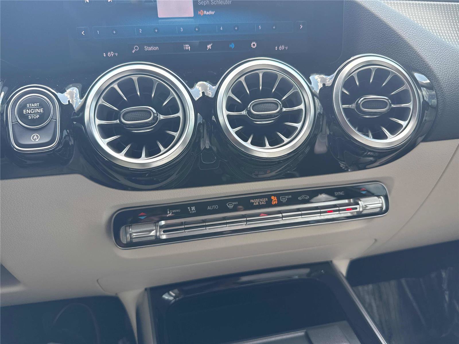 Used 2022 Mercedes-Benz GLA 250 4MATIC image 22