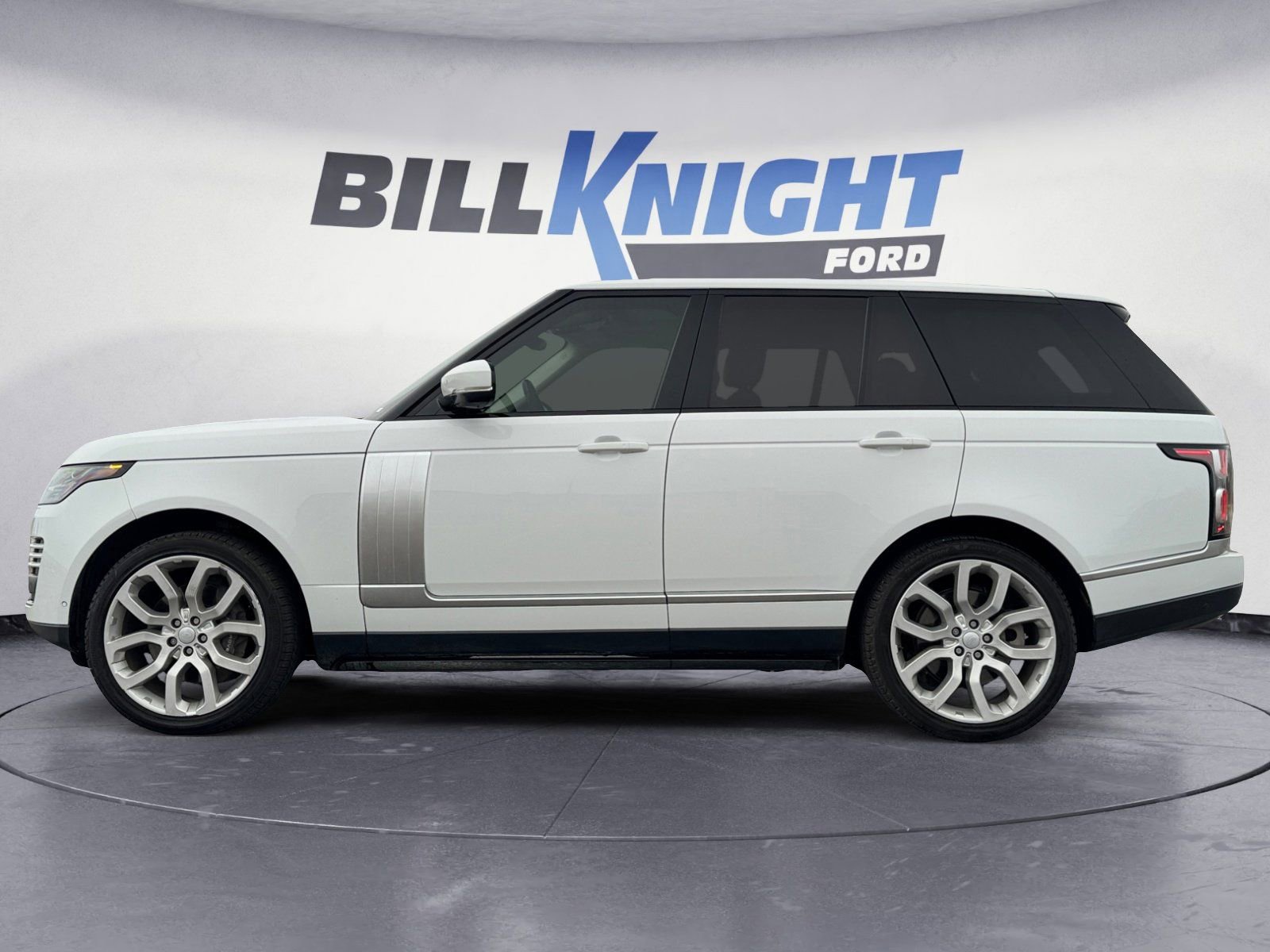 Used 2018 Land Rover Range Rover HSE image 2