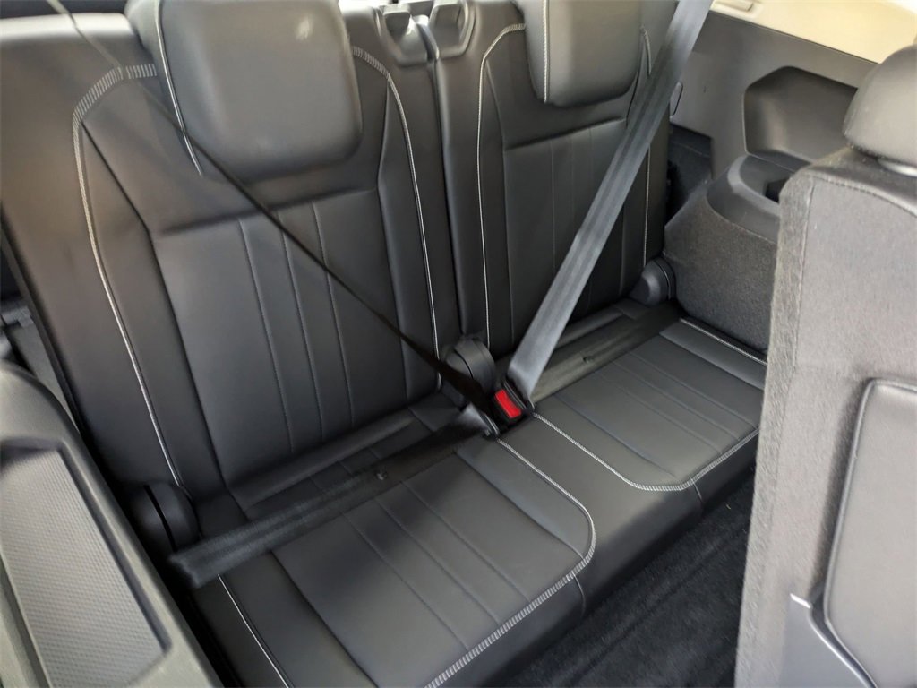 Used 2024 Volkswagen Tiguan SE image 28