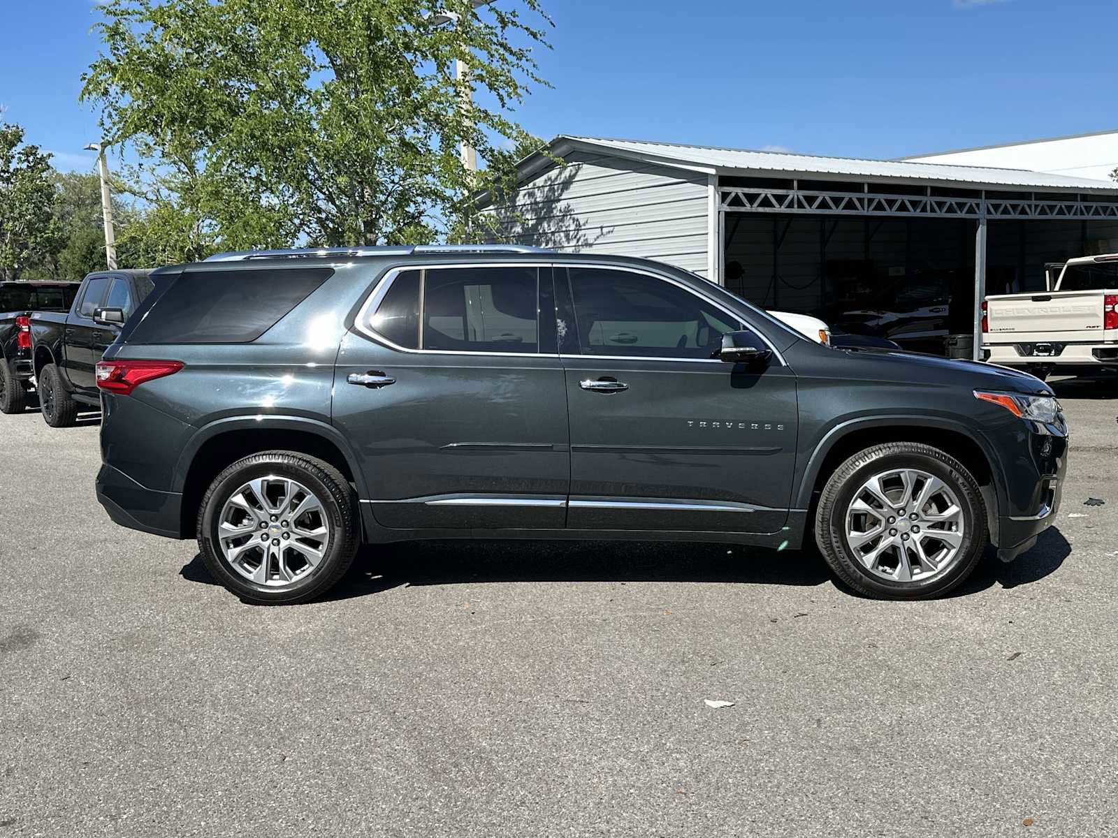 Used 2020 Chevrolet Traverse Premier FWD image 7