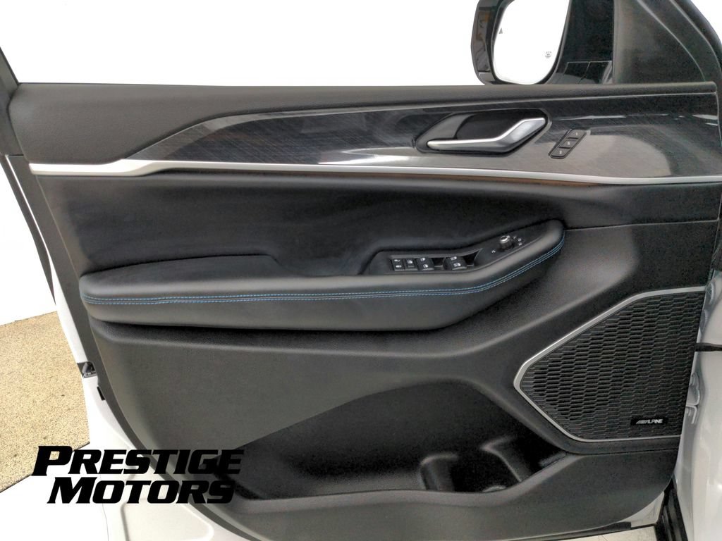 Used 2022 Jeep Grand Cherokee Trailhawk AWD/4WD image 24