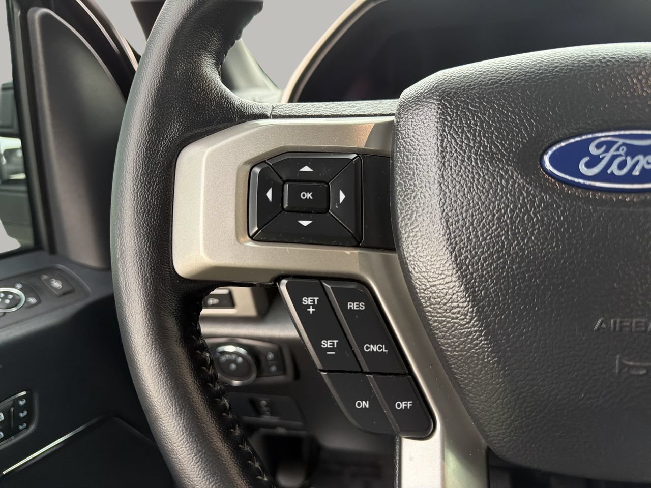 Used 2022 Ford F250 Lariat w/ Tremor Off-Road Package AWD/4WD image 28