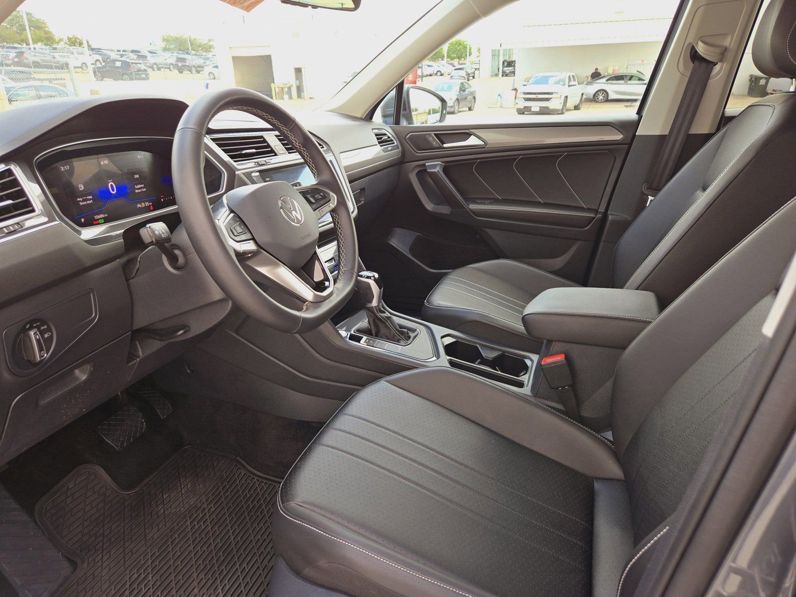 New 2024 Volkswagen Tiguan SE FWD image 23