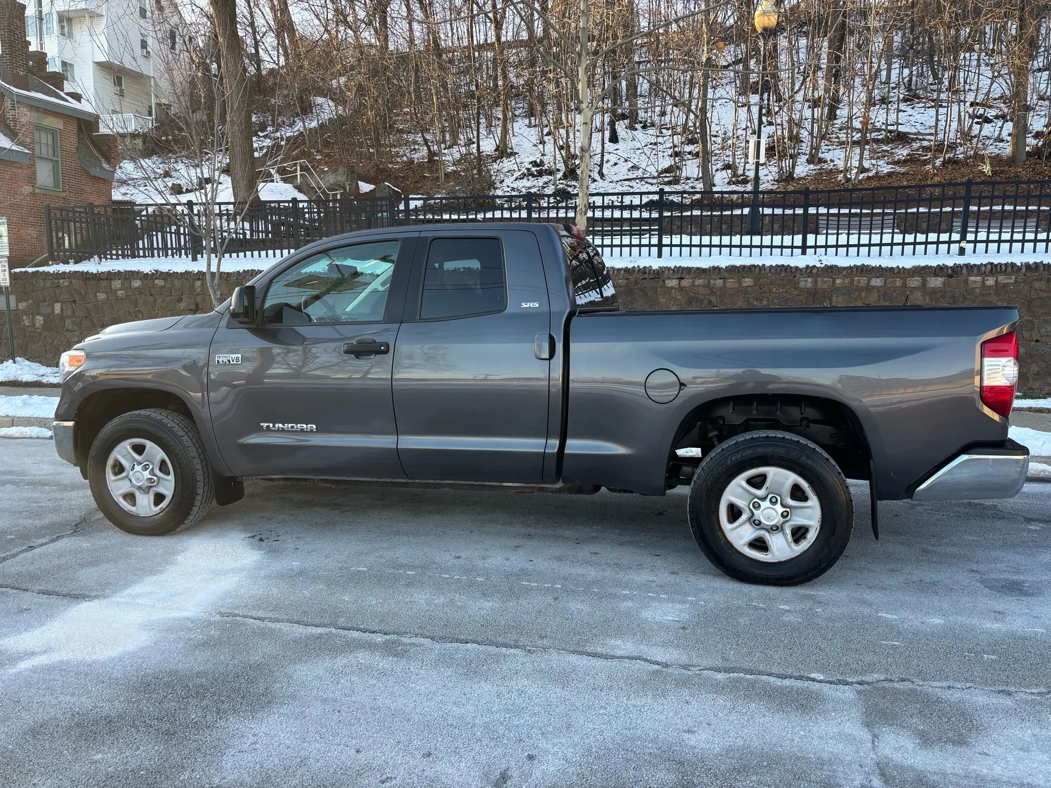 Used 2016 Toyota Tundra SR5 image 5