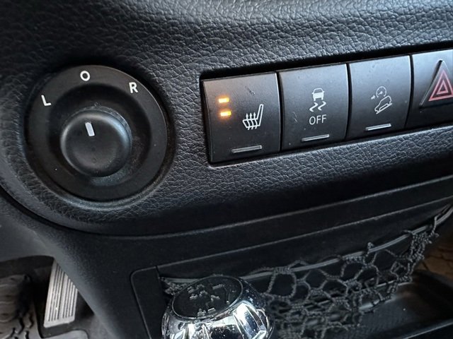 Used 2015 Jeep Wrangler Unlimited Sahara w/ Connectivity Group image 21