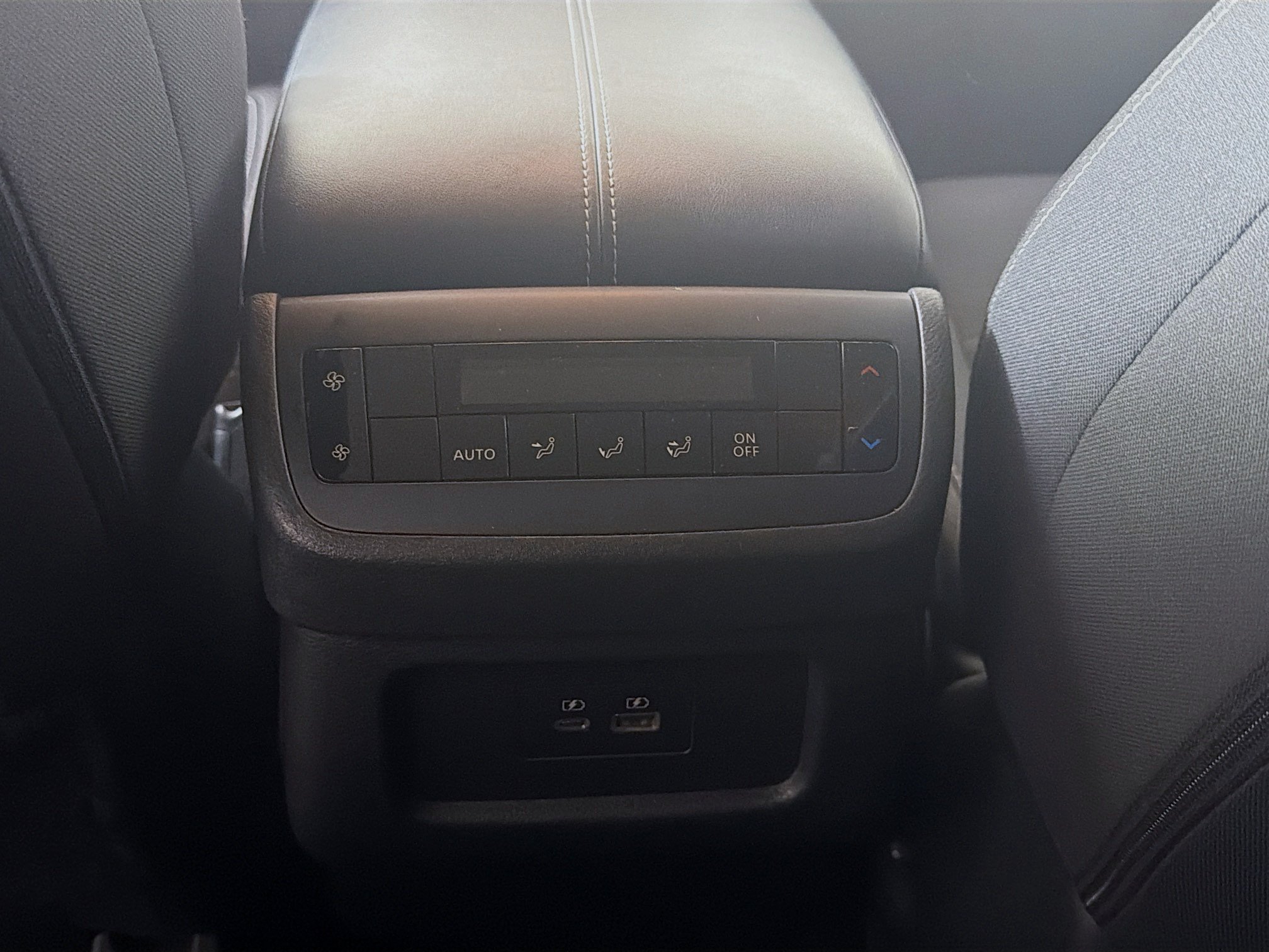 Used 2024 Nissan Pathfinder SV FWD image 25