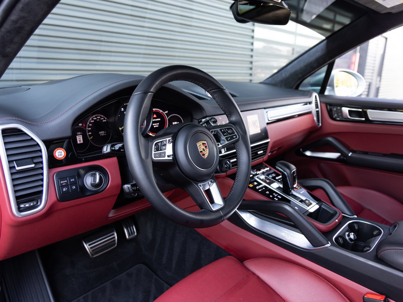 Certified 2023 Porsche Cayenne Turbo S AWD/4WD image 4