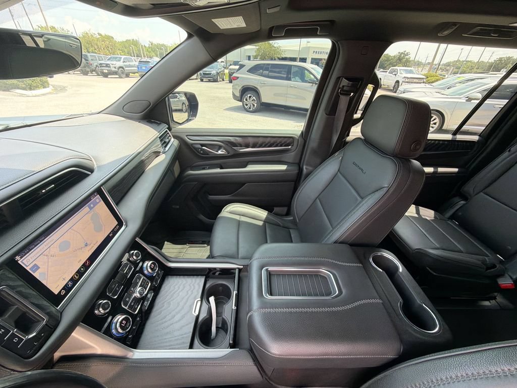 Certified 2021 GMC Yukon XL Denali w/ Denali Premium Package AWD/4WD image 13