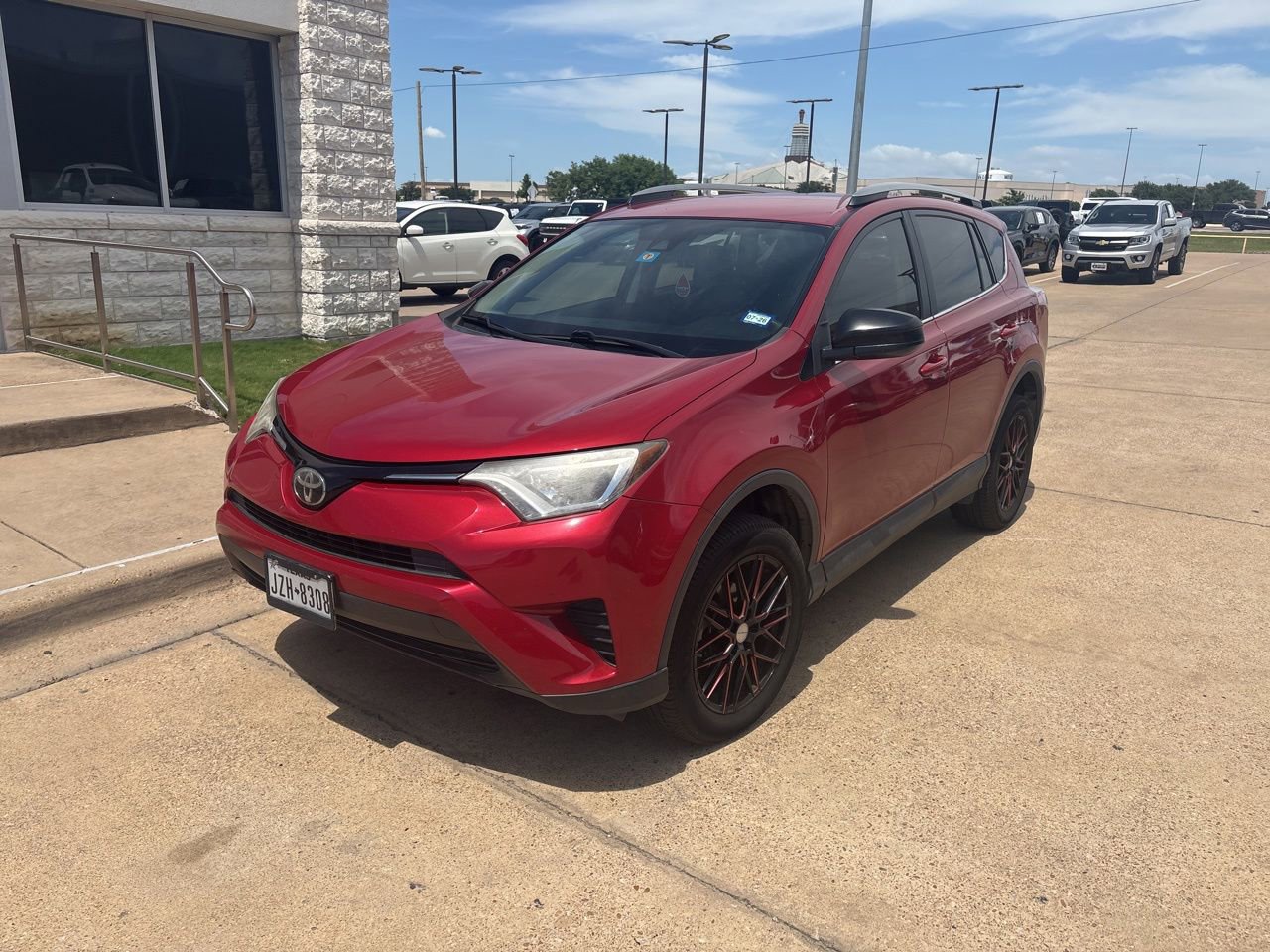 Used 2017 Toyota RAV4 LE FWD video 1