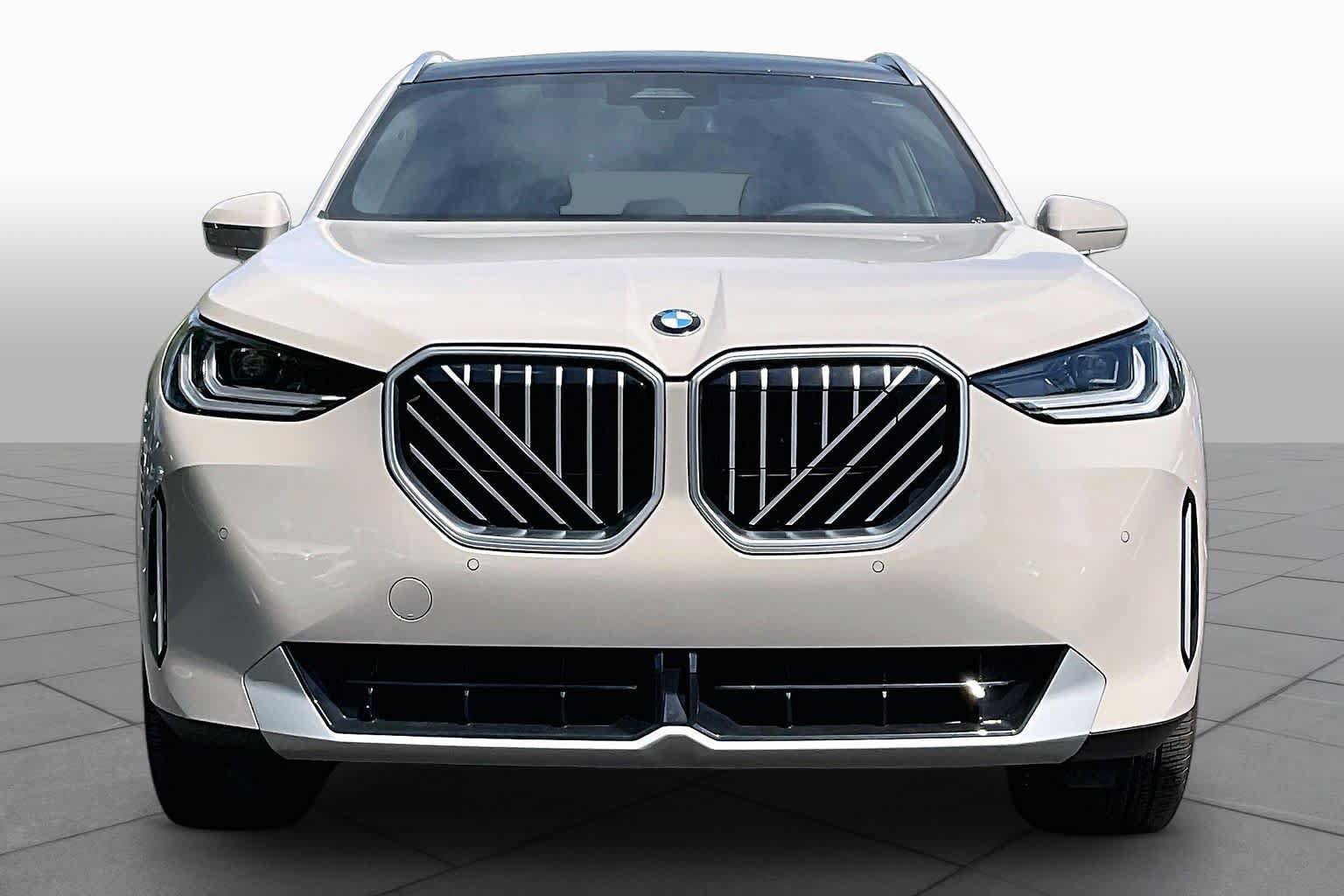 Used 2025 BMW X3 xDrive30i AWD/4WD image 3