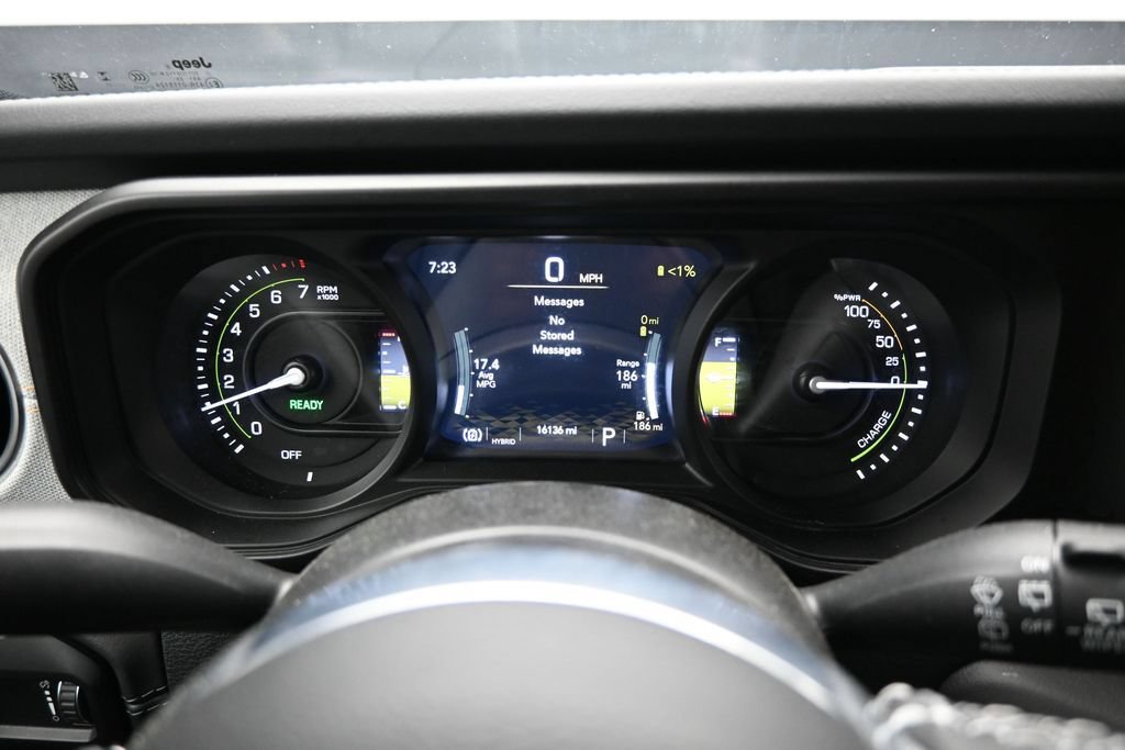 Used 2025 Jeep Wrangler Unlimited Sahara AWD/4WD image 16