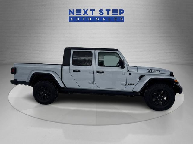 Used 2022 Jeep Gladiator Willys image 9