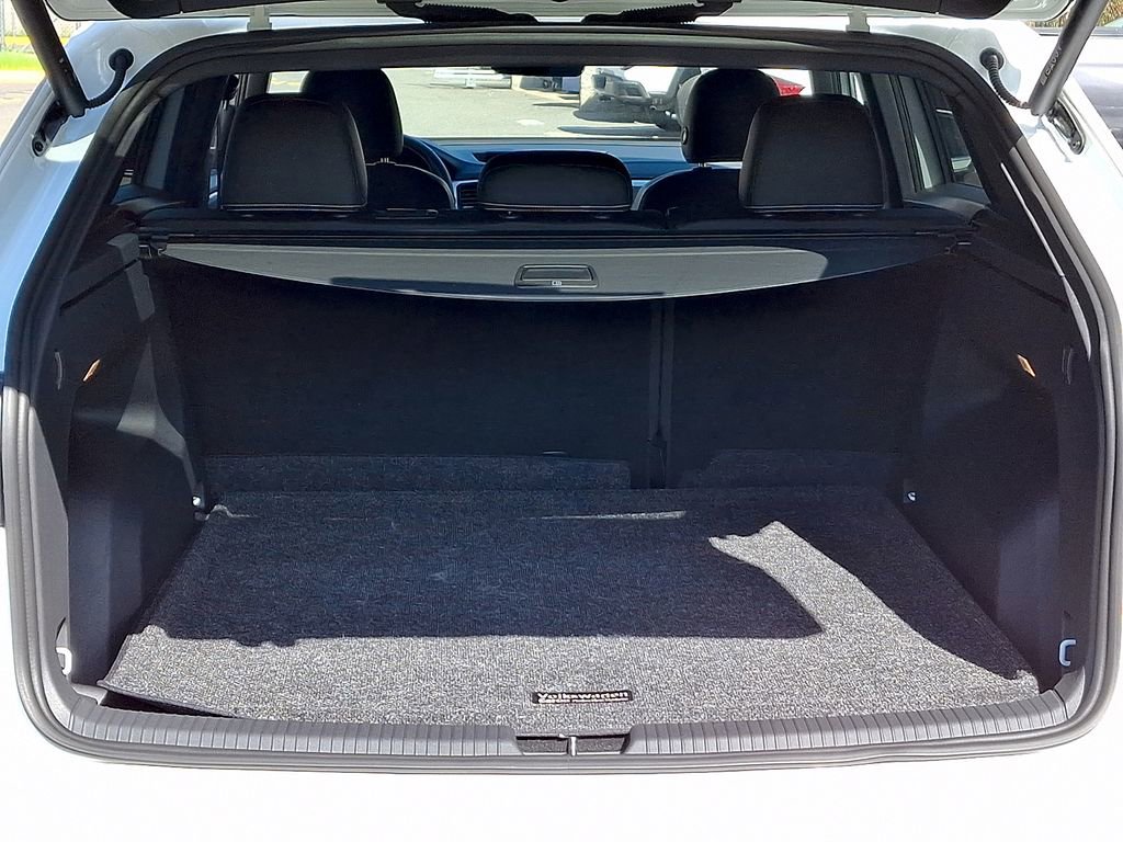 Certified 2023 Volkswagen Atlas Cross Sport SE w/ Panoramic Sunroof Package AWD/4WD image 29
