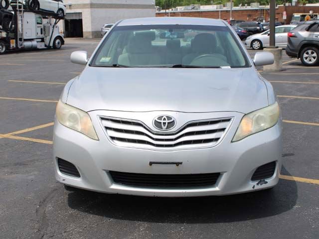 Used 2010 Toyota Camry LE FWD image 3