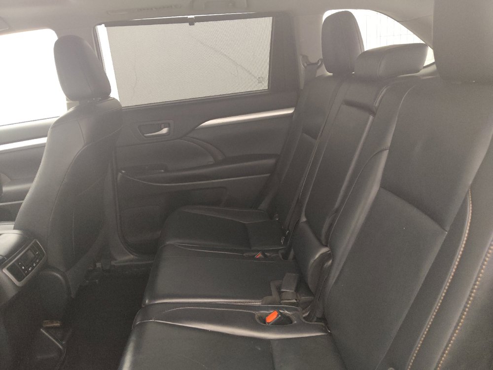 Used 2019 Toyota Highlander XLE AWD/4WD image 18