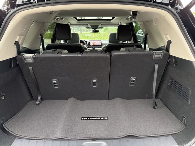 New 2026 Nissan Pathfinder SL w/ SL Premium Package AWD/4WD image 9
