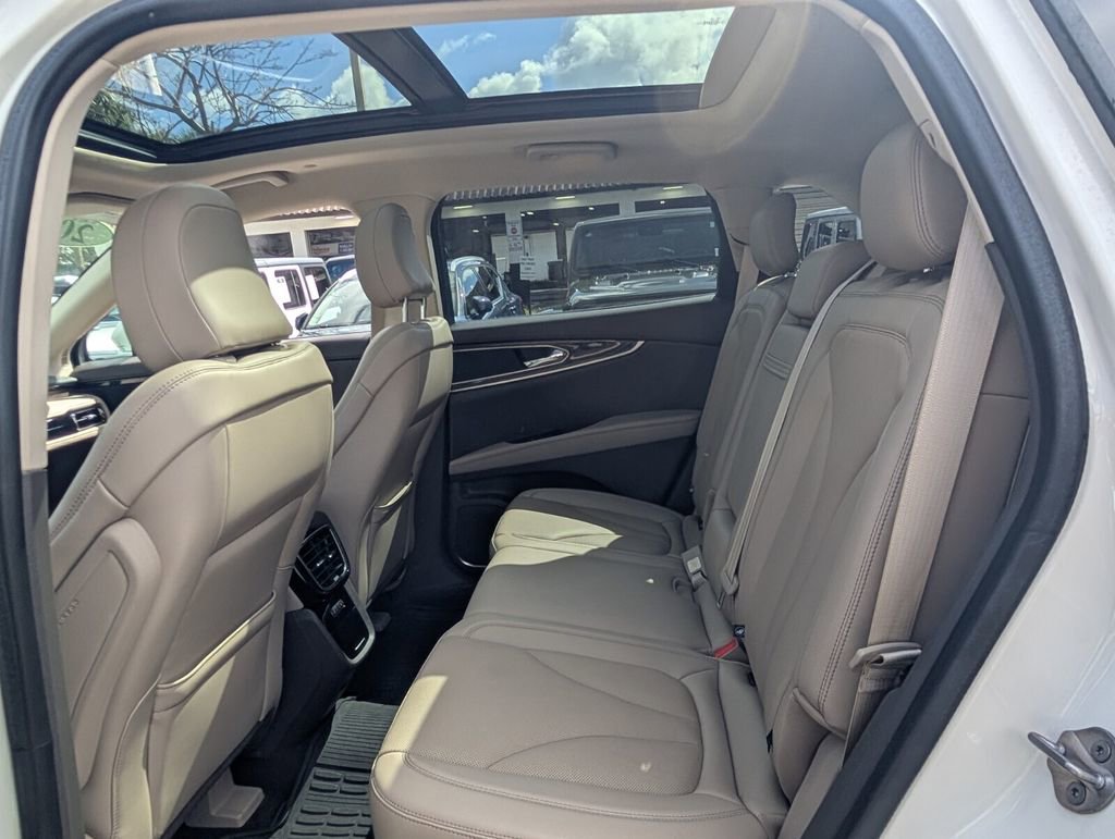 Used 2023 Lincoln Nautilus Reserve image 13