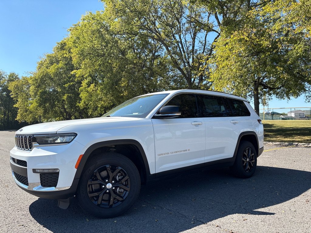 Used 2021 Jeep Grand Cherokee L Limited AWD/4WD image 2